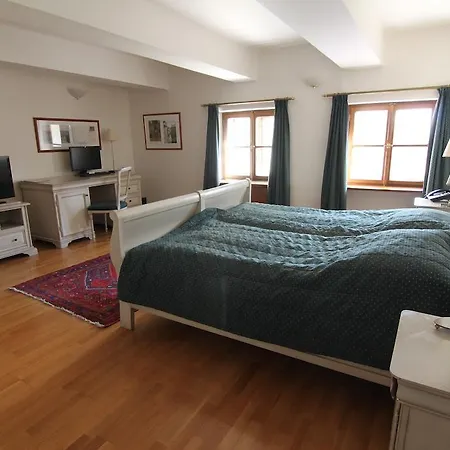 فندق Rezidence Lundborg 4*