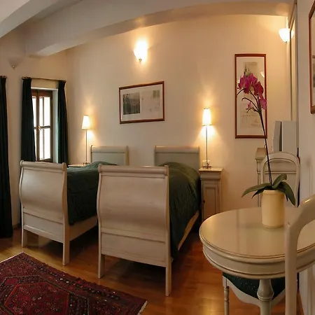 فندق Rezidence Lundborg 4*