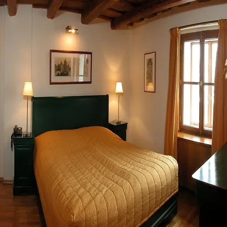 فندق Rezidence Lundborg 4*